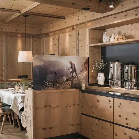 戈尔尼拉切尔霍夫公寓式酒店