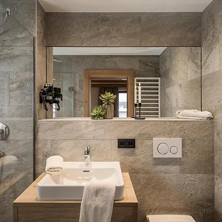 Hotel apartamentowy Garni Larcherhof Mayrhofen