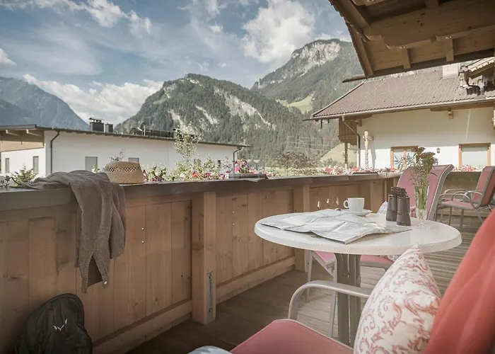 Garni Larcherhof 3* Майрхофен