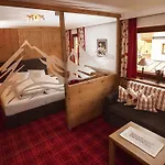 Garni Larcherhof 3* Майрхофен
